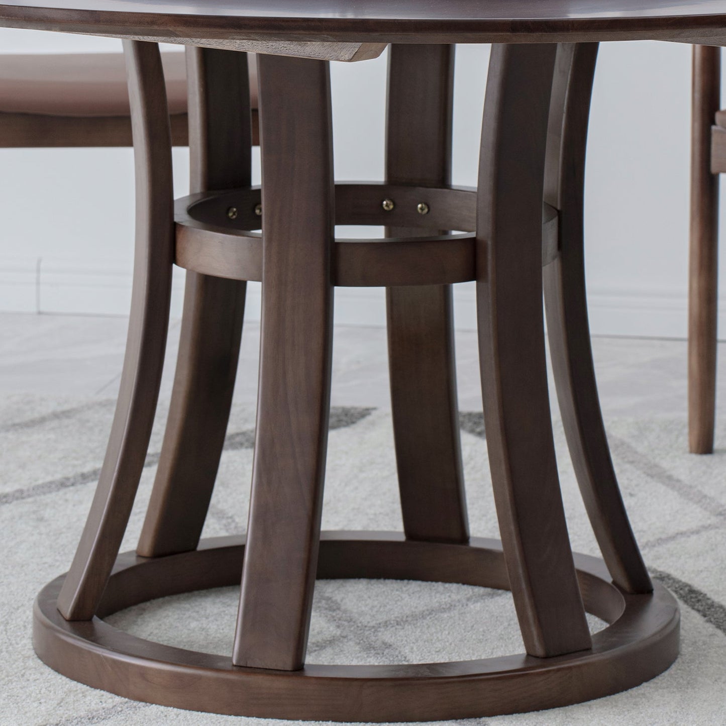 Modern Style Home Solid Wood Dining Table Round Shape Table with Single Pedestal Clearhalo ' dining_table' 'Dining Tables & Seating' 'Dining Tables' 'furn' 'furn_dining_table' 'Furniture' 'furniture_dining_table' 'Kitchen & Dining Furniture' 'kitchen&dining_furn' 'kitchen' 'kitchen_dining_table' 3704544