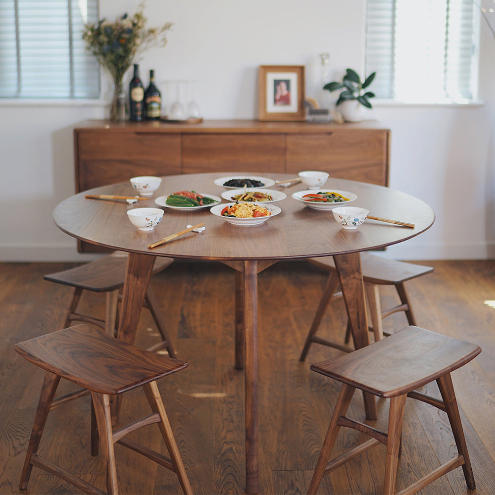 Simplicity Style Round Dining Table Solid Wood Dinner Table with 4 Legs Clearhalo ' dining_table' 'Dining Tables & Seating' 'Dining Tables' 'furn' 'furn_dining_table' 'Furniture' 'furniture_dining_table' 'Kitchen & Dining Furniture' 'kitchen&dining_furn' 'kitchen' 'kitchen_dining_table' 3724209