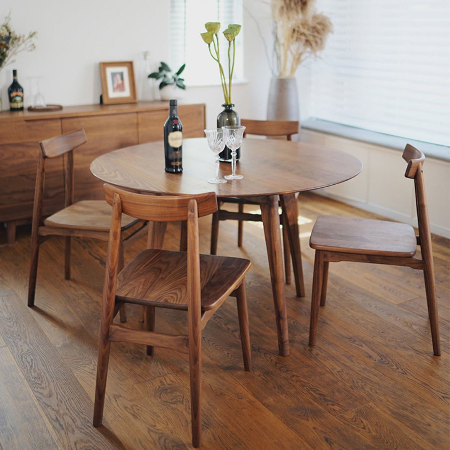 Simplicity Style Round Dining Table Solid Wood Dinner Table with 4 Legs Clearhalo ' dining_table' 'Dining Tables & Seating' 'Dining Tables' 'furn' 'furn_dining_table' 'Furniture' 'furniture_dining_table' 'Kitchen & Dining Furniture' 'kitchen&dining_furn' 'kitchen' 'kitchen_dining_table' 3724210