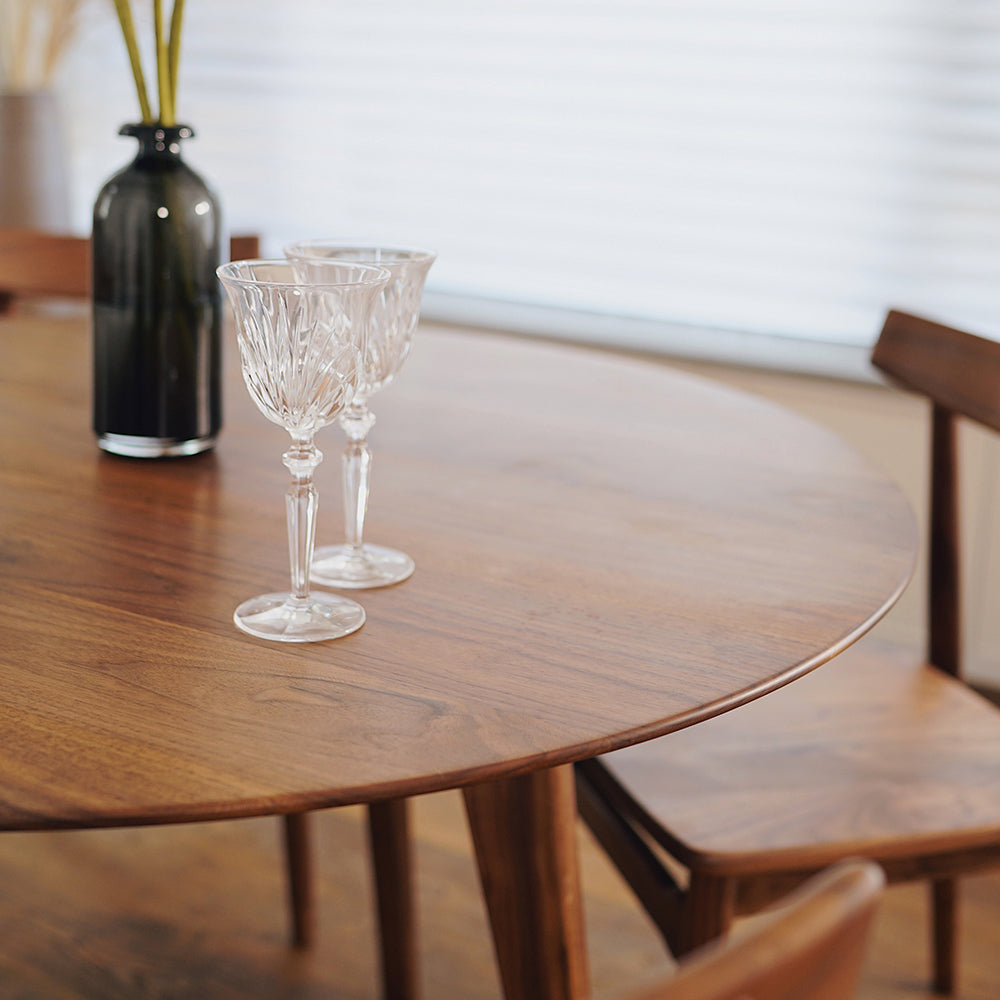 Simplicity Style Round Dining Table Solid Wood Dinner Table with 4 Legs Clearhalo ' dining_table' 'Dining Tables & Seating' 'Dining Tables' 'furn' 'furn_dining_table' 'Furniture' 'furniture_dining_table' 'Kitchen & Dining Furniture' 'kitchen&dining_furn' 'kitchen' 'kitchen_dining_table' 3724212