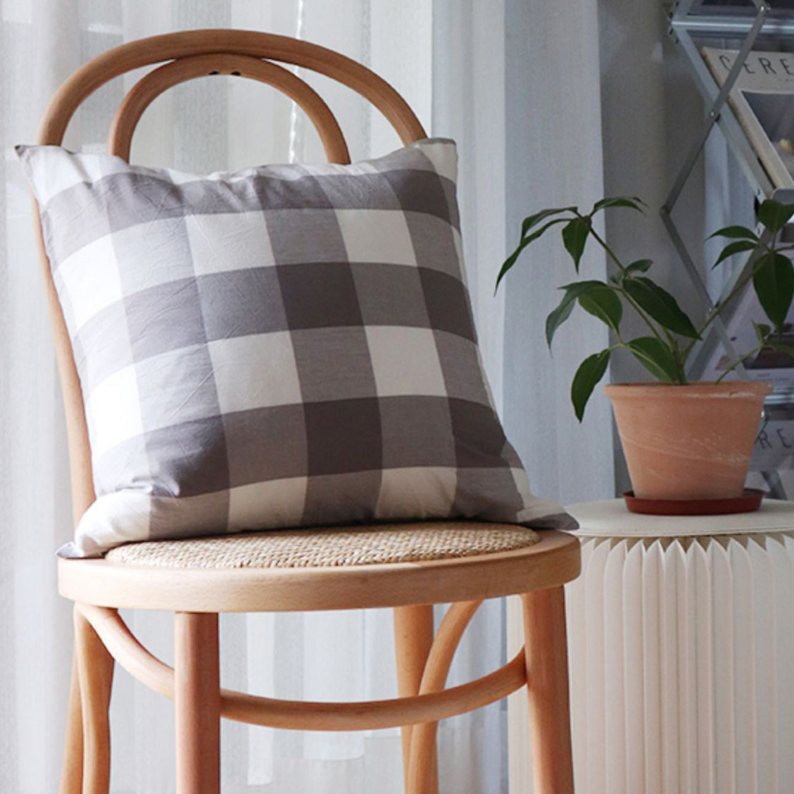 Contemporary Style Beech Wood Chiar Windsor Back Side Kitchen Dining Chair Clearhalo ' kitchen&dining_furn' 'Dining Chairs' 'Dining Tables & Seating' 'dining_chair' 'furn' 'furn_dining_chair' 'Furniture' 'furniture_dining_chair' 'Kitchen & Dining Furniture' 'kitchen' 3847067