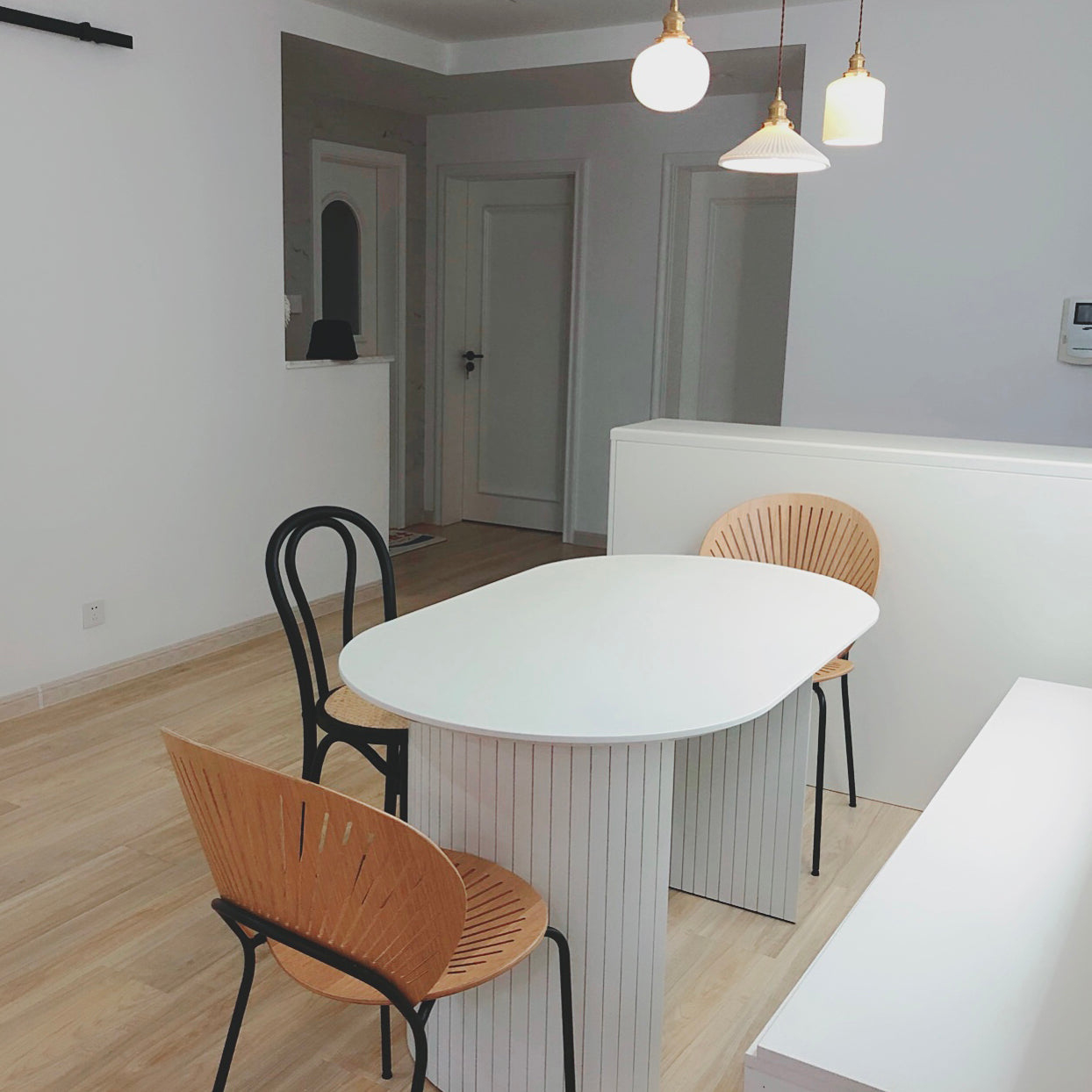 Solid Wood Contemporary Dining Table High Gloss White Wood Top Table for Dining Room Clearhalo ' dining_table' 'Dining Tables & Seating' 'Dining Tables' 'furn' 'furn_dining_table' 'Furniture' 'furniture_dining_table' 'Kitchen & Dining Furniture' 'kitchen&dining_furn' 'kitchen' 'kitchen_dining_table' 4020654