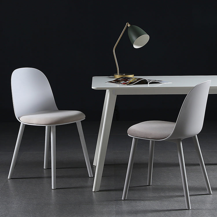 Plastic Scandinavian Dining Room Side Chair Matte Finish Parsons Dining Chair (Set of 4) Clearhalo ' kitchen&dining_furn' 'Dining Chairs' 'Dining Tables & Seating' 'dining_chair' 'furn' 'furn_dining_chair' 'Furniture' 'furniture_dining_chair' 'Kitchen & Dining Furniture' 'kitchen' 4055538