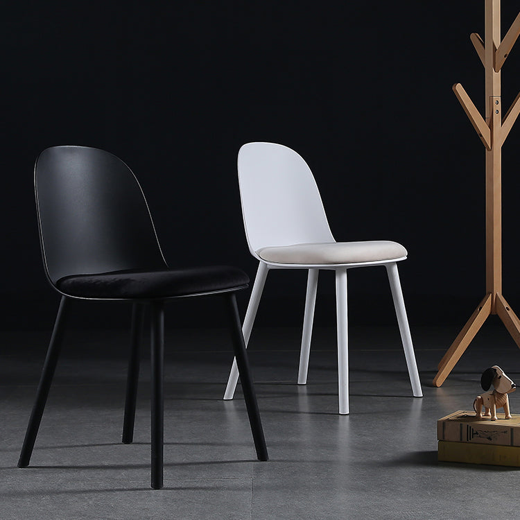 Plastic Scandinavian Dining Room Side Chair Matte Finish Parsons Dining Chair (Set of 4) Clearhalo ' kitchen&dining_furn' 'Dining Chairs' 'Dining Tables & Seating' 'dining_chair' 'furn' 'furn_dining_chair' 'Furniture' 'furniture_dining_chair' 'Kitchen & Dining Furniture' 'kitchen' 4055541