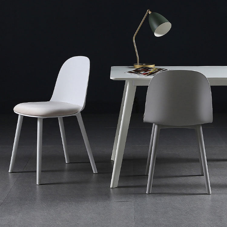 Plastic Scandinavian Dining Room Side Chair Matte Finish Parsons Dining Chair (Set of 4) Clearhalo ' kitchen&dining_furn' 'Dining Chairs' 'Dining Tables & Seating' 'dining_chair' 'furn' 'furn_dining_chair' 'Furniture' 'furniture_dining_chair' 'Kitchen & Dining Furniture' 'kitchen' 4055544