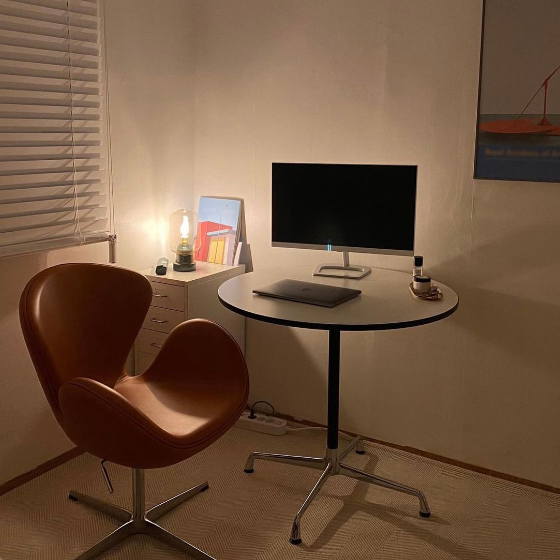 Metal Contemporary Round Dining Table Manufactured Wood Dining Table with Pedestal Clearhalo ' dining_table' 'Dining Tables & Seating' 'Dining Tables' 'Furniture' 'furniture_dining_table' 'Kitchen & Dining Furniture' 'kitchen&dining_furn' 'kitchen' 'kitchen_dining_table' 4060959