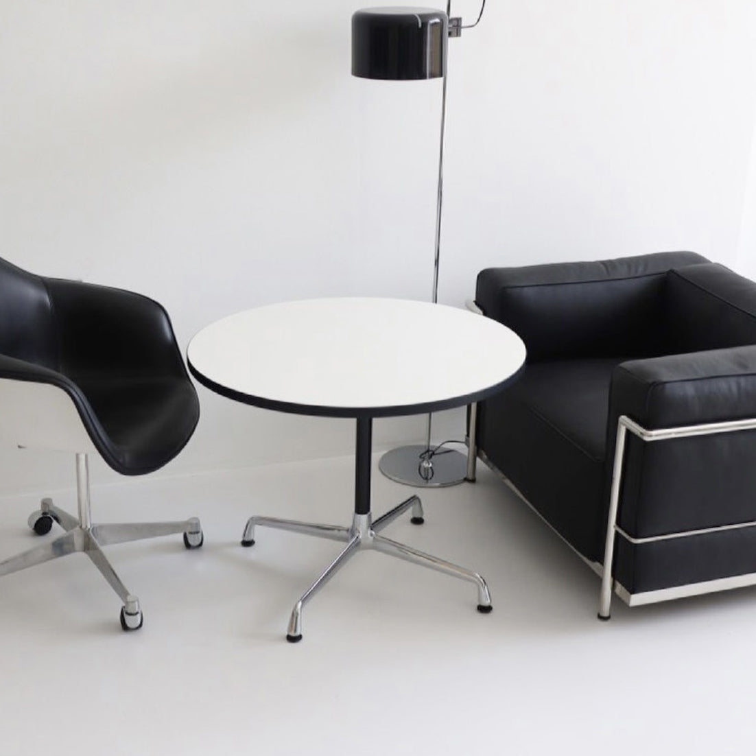 Metal Contemporary Round Dining Table Manufactured Wood Dining Table with Pedestal Clearhalo ' dining_table' 'Dining Tables & Seating' 'Dining Tables' 'Furniture' 'furniture_dining_table' 'Kitchen & Dining Furniture' 'kitchen&dining_furn' 'kitchen' 'kitchen_dining_table' 4060960