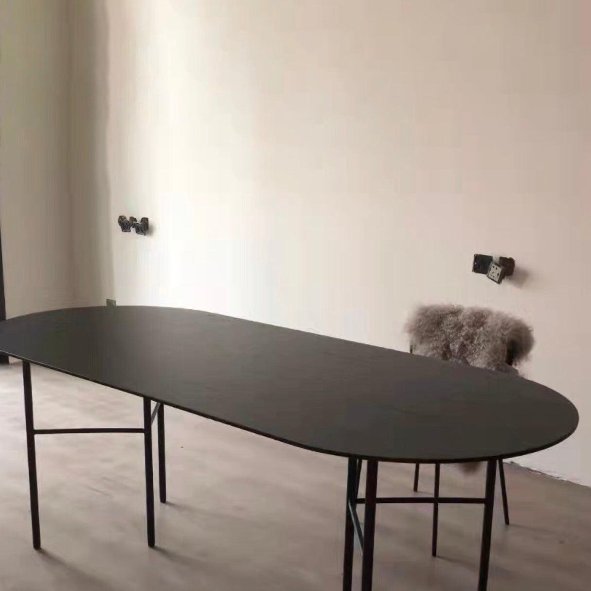 Oval Shape Minimalist Dining Table Wood Color Fixed Table with Solid Wood Clearhalo ' dining_table' 'Dining Tables & Seating' 'Dining Tables' 'furn' 'furn_dining_table' 'Furniture' 'furniture_dining_table' 'Kitchen & Dining Furniture' 'kitchen&dining_furn' 'kitchen' 'kitchen_dining_table' 4092269