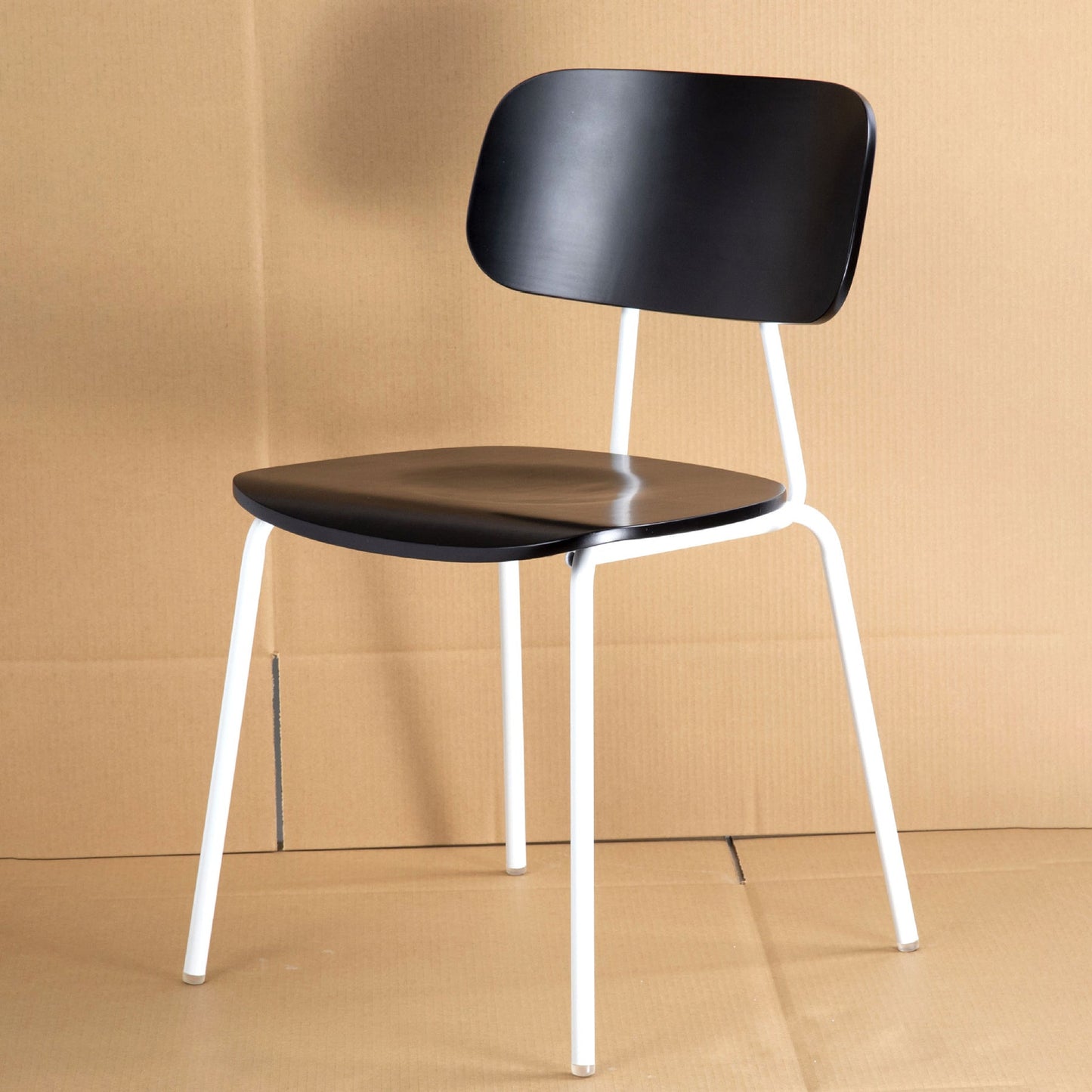 Industrial Metal Side Chair Open Back Stackable Dining Chair with Black Legs Black White 1 Piece Clearhalo ' kitchen&dining_furn' 'Dining Chairs' 'Dining Tables & Seating' 'dining_chair' 'furn' 'furn_dining_chair' 'Furniture' 'furniture_dining_chair' 'Kitchen & Dining Furniture' 'kitchen' 4104364