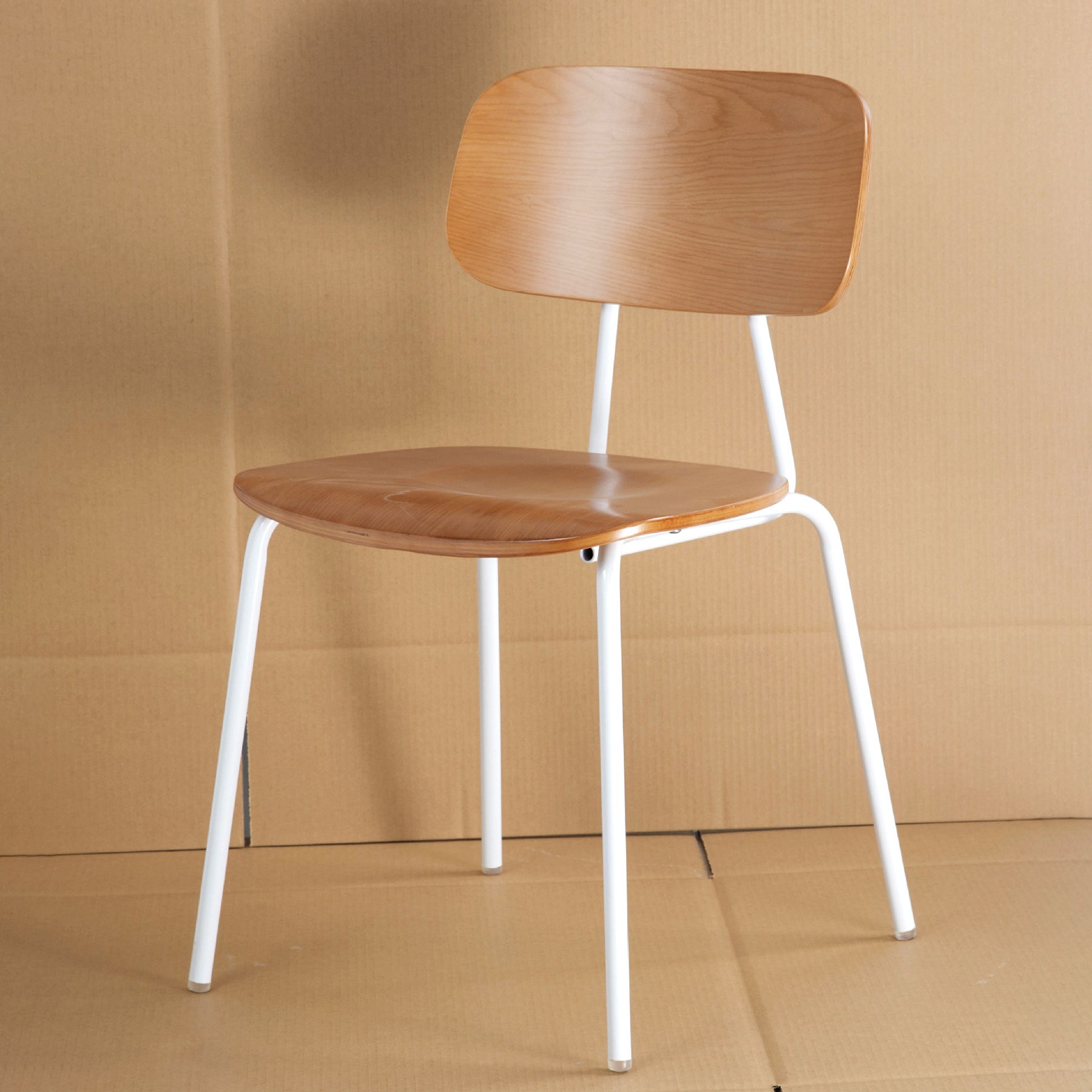 Industrial Metal Side Chair Open Back Stackable Dining Chair with Black Legs White-Brown 1 Piece Clearhalo ' kitchen&dining_furn' 'Dining Chairs' 'Dining Tables & Seating' 'dining_chair' 'furn' 'furn_dining_chair' 'Furniture' 'furniture_dining_chair' 'Kitchen & Dining Furniture' 'kitchen' 4104376