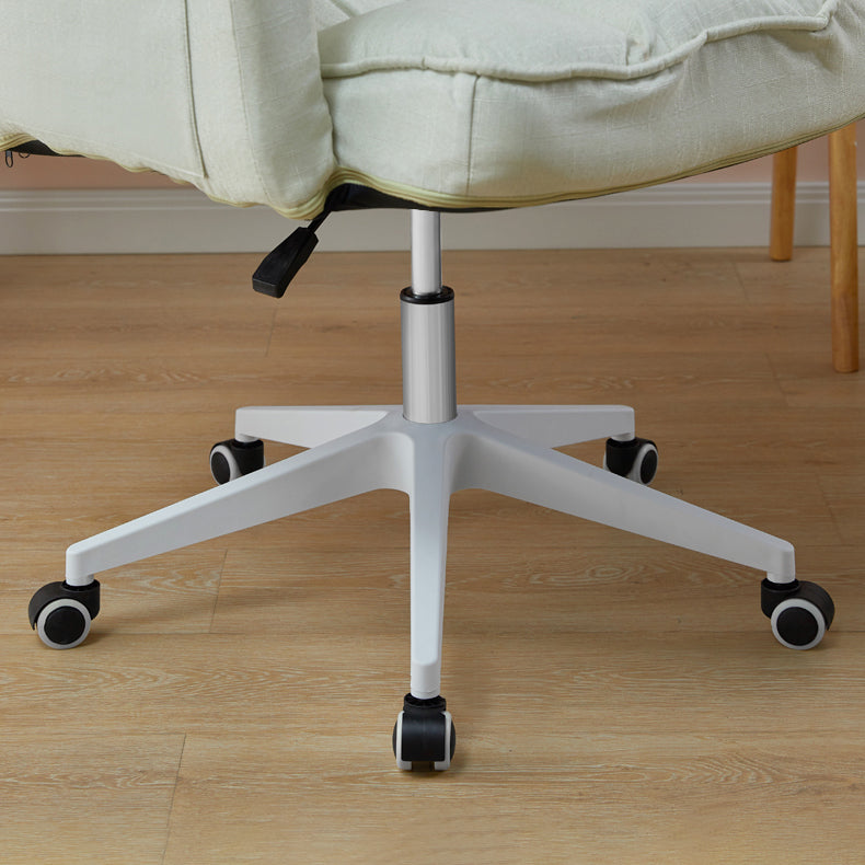 Minimalist Style Upholstered Arm Dining Chairs Solid Back Dining Chairs for Home Clearhalo ' kitchen&dining_furn' 'Dining Chairs' 'Dining Tables & Seating' 'dining_chair' 'Furniture' 'furniture_dining_chair' 'Kitchen & Dining Furniture' 'kitchen' 4104412