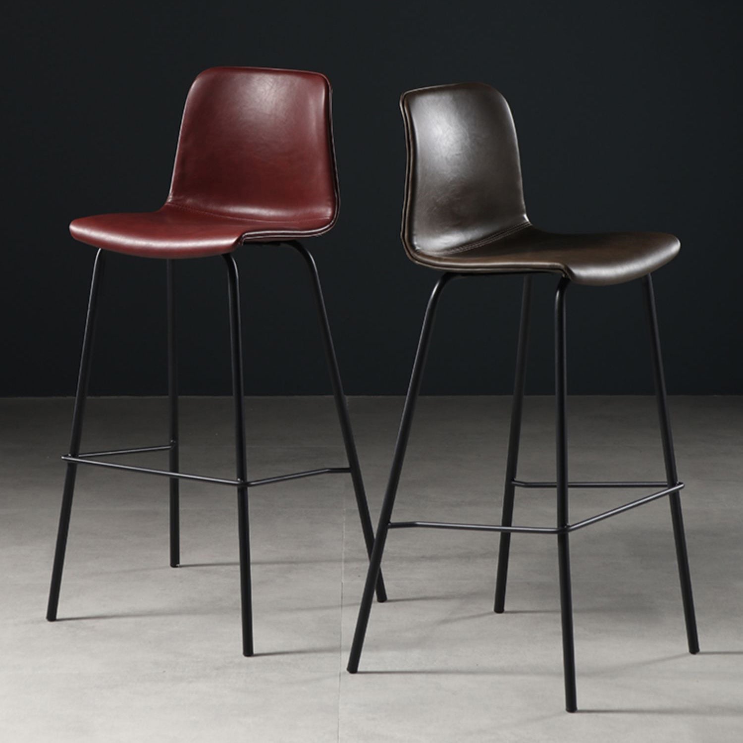 Glossy Leather Square Bar Stool Industrial Metal Stools with Back Legs Clearhalo 'Bar Furniture' 'Bar Stools' 'bar_stools' 'furniture_bar_stools' 'Kitchen & Dining Furniture' 'kitchen&dining_furn' 'kitchen' 'kitchen_furn' Furniture' 4123463