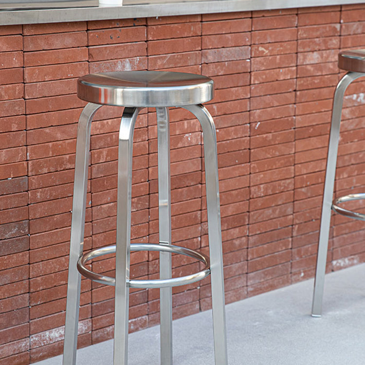 Silver Glossy Brushed Barstool Stainless Steel Outdoor Bar Stool with Round Seat 1 Piece Clearhalo 'Bar Furniture' 'Bar Stools' 'bar_stools' 'furniture_bar_stools' 'Kitchen & Dining Furniture' 'kitchen&dining_furn' 'kitchen' 'kitchen_furn' Furniture' 4182458