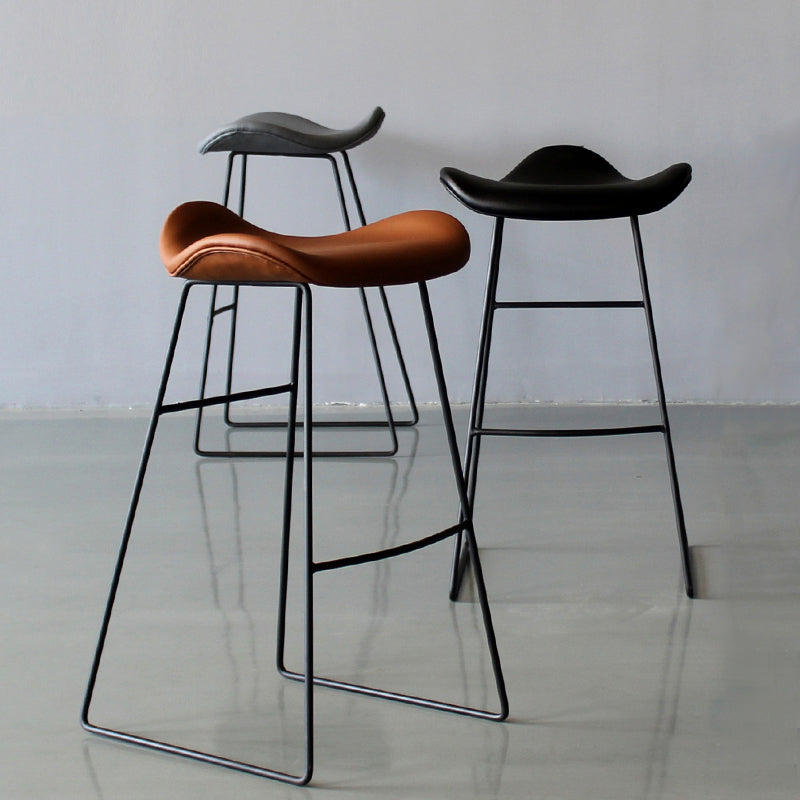 Black PU Leather Barstools Industrial Low Back Bristol Counter Stool with Saddle Seat Clearhalo 'Bar Furniture' 'Bar Stools' 'bar_stools' 'furniture_bar_stools' 'Kitchen & Dining Furniture' 'kitchen&dining_furn' 'kitchen' 'kitchen_furn' Furniture' 4183009