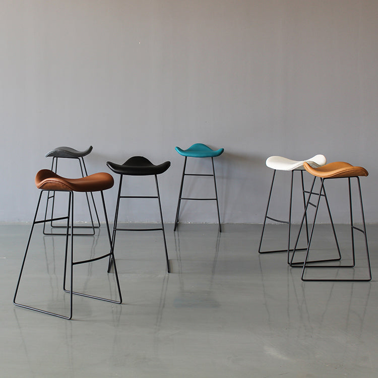 Black PU Leather Barstools Industrial Low Back Bristol Counter Stool with Saddle Seat Clearhalo 'Bar Furniture' 'Bar Stools' 'bar_stools' 'furniture_bar_stools' 'Kitchen & Dining Furniture' 'kitchen&dining_furn' 'kitchen' 'kitchen_furn' Furniture' 4183011