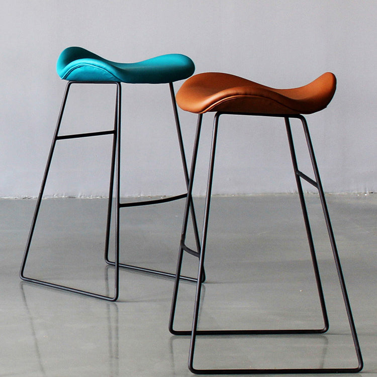 Black PU Leather Barstools Industrial Low Back Bristol Counter Stool with Saddle Seat Clearhalo 'Bar Furniture' 'Bar Stools' 'bar_stools' 'furniture_bar_stools' 'Kitchen & Dining Furniture' 'kitchen&dining_furn' 'kitchen' 'kitchen_furn' Furniture' 4183012