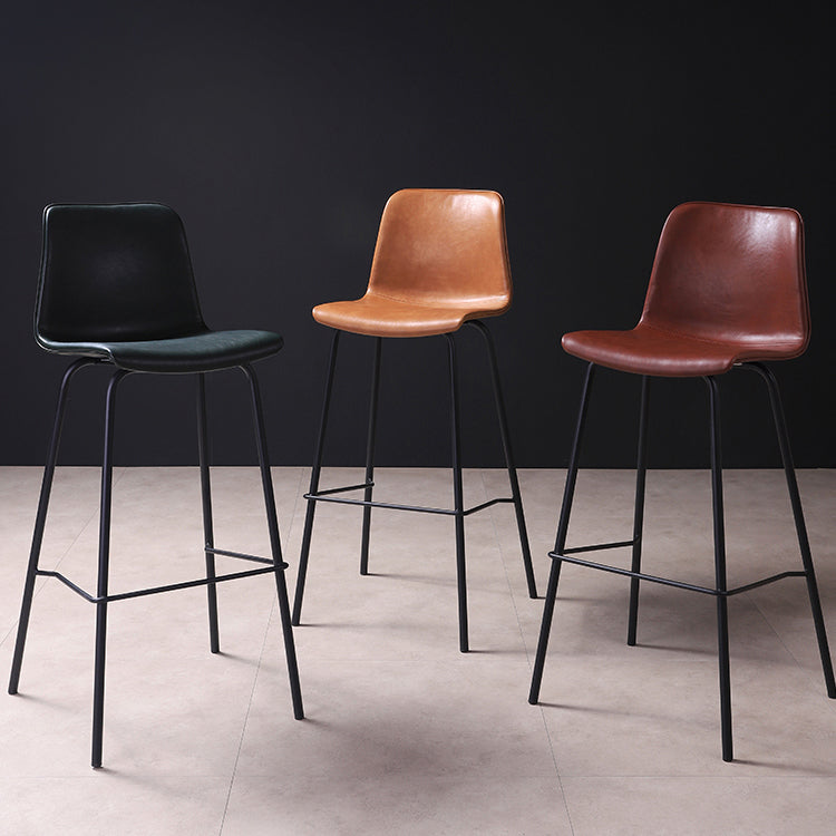 Industrial Black Metal Counter Stools Low Back Indoor Bar Stool with Bucket Seat Clearhalo 'Bar Furniture' 'Bar Stools' 'bar_stools' 'furniture_bar_stools' 'Kitchen & Dining Furniture' 'kitchen&dining_furn' 'kitchen' 'kitchen_furn' Furniture' 4183230