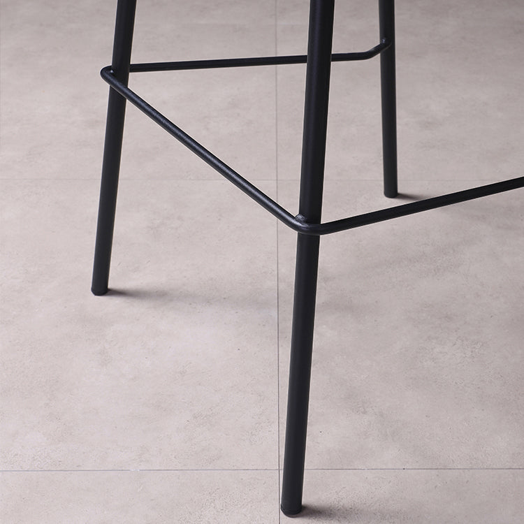 Industrial Black Metal Counter Stools Low Back Indoor Bar Stool with Bucket Seat Clearhalo 'Bar Furniture' 'Bar Stools' 'bar_stools' 'furniture_bar_stools' 'Kitchen & Dining Furniture' 'kitchen&dining_furn' 'kitchen' 'kitchen_furn' Furniture' 4183246