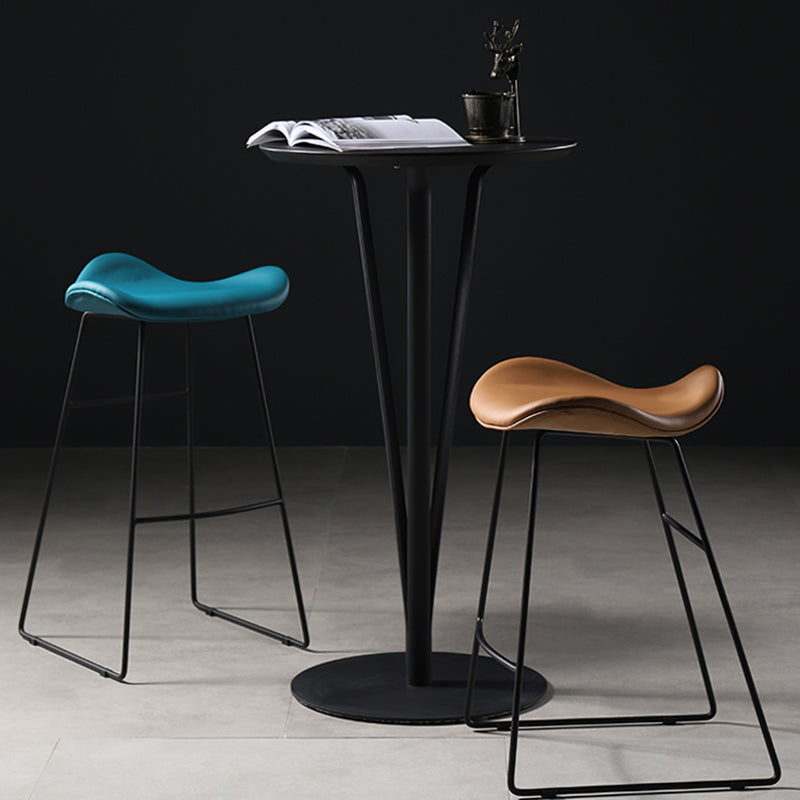 Upholstered 30" H Indoor Barstool Industrial Quilted Tall Stool with Footrest Clearhalo 'Bar Furniture' 'Bar Stools' 'bar_stools' 'furniture_bar_stools' 'Kitchen & Dining Furniture' 'kitchen&dining_furn' 'kitchen' 'kitchen_furn' Furniture' 4183261