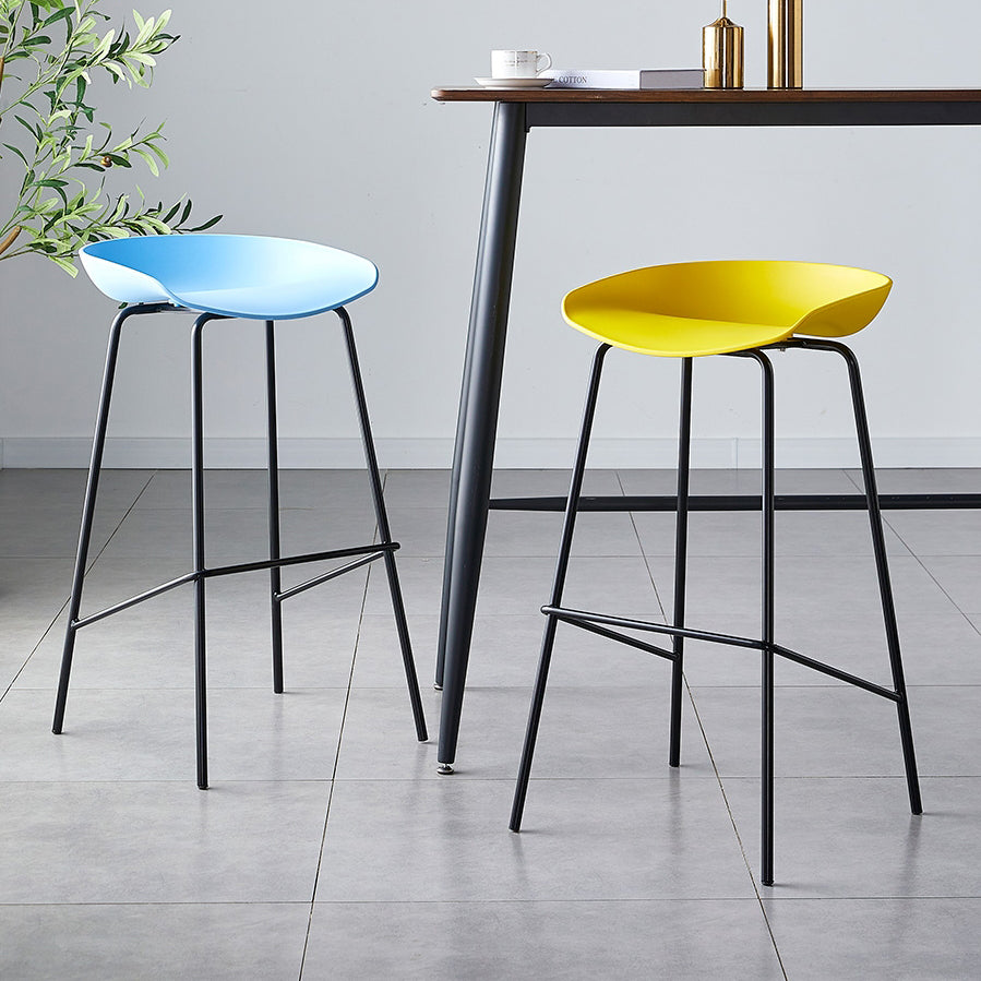 Modern Bar Stool Armless Plastic Indoor Barstool with Footrest Steel Base Clearhalo 'Bar Furniture' 'Bar Stools' 'bar_stools' 'furn' 'furn_bar_stools' 'furniture_bar_stools' 'Kitchen & Dining Furniture' 'kitchen&dining_furn' 'kitchen' 'kitchen_furn' Furniture' 4184031
