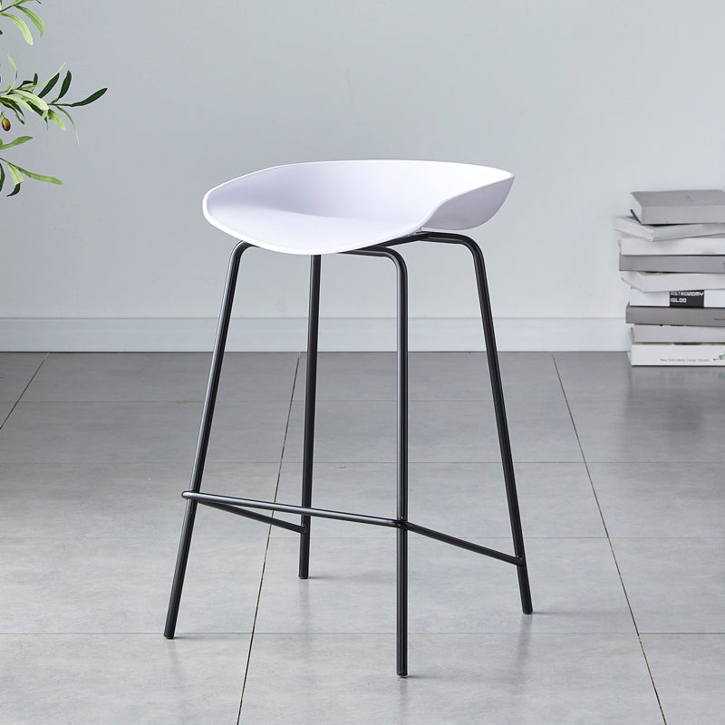 Modern Bar Stool Armless Plastic Indoor Barstool with Footrest Steel Base White 1 Piece Counter Stool(26"H) Clearhalo 'Bar Furniture' 'Bar Stools' 'bar_stools' 'furn' 'furn_bar_stools' 'furniture_bar_stools' 'Kitchen & Dining Furniture' 'kitchen&dining_furn' 'kitchen' 'kitchen_furn' Furniture' 4184032