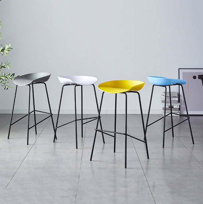 Modern Bar Stool Armless Plastic Indoor Barstool with Footrest Steel Base Clearhalo 'Bar Furniture' 'Bar Stools' 'bar_stools' 'furn' 'furn_bar_stools' 'furniture_bar_stools' 'Kitchen & Dining Furniture' 'kitchen&dining_furn' 'kitchen' 'kitchen_furn' Furniture' 4184047