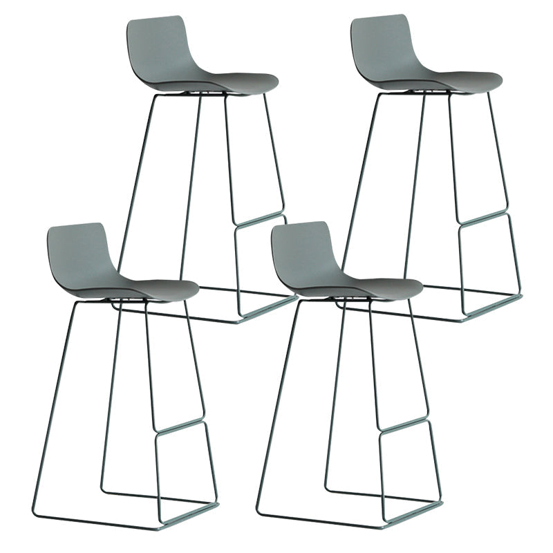 Bucket Footrest Bar & Counter Stool Indoor Plastic Modern Counter Bar Stool Green 4 Piece Set Counter Stool(26"H) Clearhalo 'Bar Furniture' 'Bar Stools' 'bar_stools' 'furn' 'furn_bar_stools' 'furniture_bar_stools' 'Kitchen & Dining Furniture' 'kitchen&dining_furn' 'kitchen' 'kitchen_furn' Furniture' 4184590