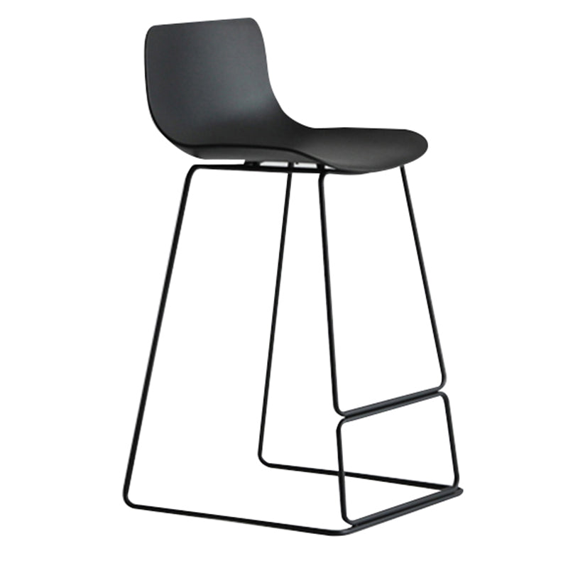 Bucket Footrest Bar & Counter Stool Indoor Plastic Modern Counter Bar Stool Black 1 Piece Counter Stool (24"H) Clearhalo 'Bar Furniture' 'Bar Stools' 'bar_stools' 'furn' 'furn_bar_stools' 'furniture_bar_stools' 'Kitchen & Dining Furniture' 'kitchen&dining_furn' 'kitchen' 'kitchen_furn' Furniture' 4184621