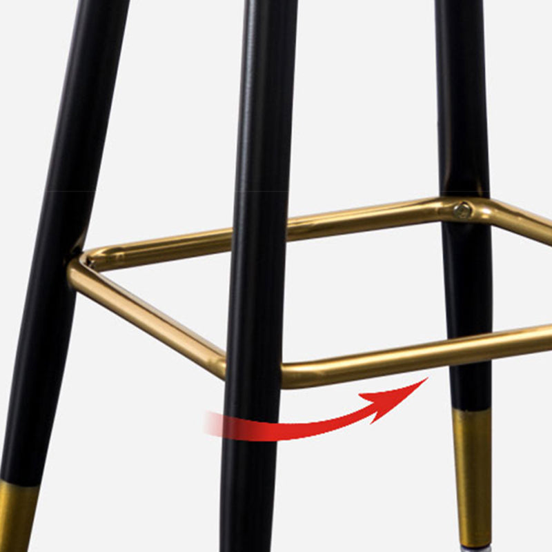 Contemporary Leather Bar Stool Buckets Indoor Low Back Stool with Steel Legs Clearhalo 'Bar Furniture' 'Bar Stools' 'bar_stools' 'furn' 'furn_bar_stools' 'furniture_bar_stools' 'Kitchen & Dining Furniture' 'kitchen&dining_furn' 'kitchen' 'kitchen_furn' Furniture' 4186124