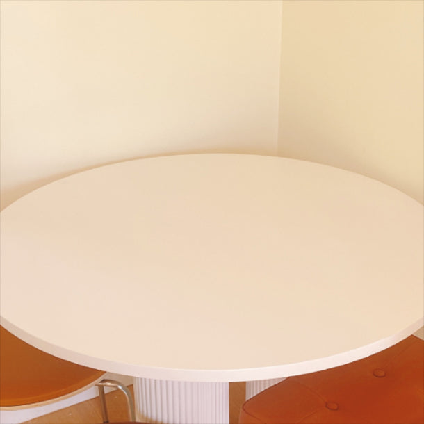 35.4-inch Round 3 Legs Three-Color Table Simplicity Style with Solid Wood Clearhalo ' dining_table' 'Dining Tables & Seating' 'Dining Tables' 'furn' 'furn_dining_table' 'Furniture' 'furniture_dining_table' 'Kitchen & Dining Furniture' 'kitchen&dining_furn' 'kitchen' 'kitchen_dining_table' 4196221