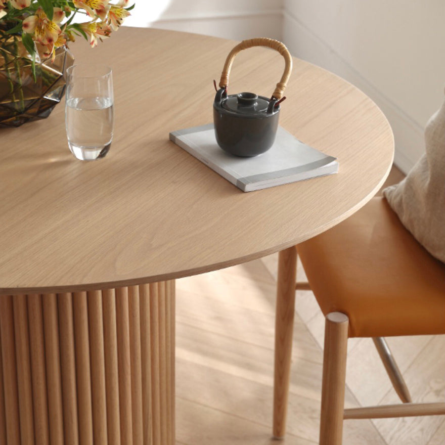 Round Pedestal Modern Dining Table Wood Color Fixed Table of Solid Wood Clearhalo ' dining_table' 'Dining Tables & Seating' 'Dining Tables' 'furn' 'furn_dining_table' 'Furniture' 'furniture_dining_table' 'Kitchen & Dining Furniture' 'kitchen&dining_furn' 'kitchen' 'kitchen_dining_table' 4196447