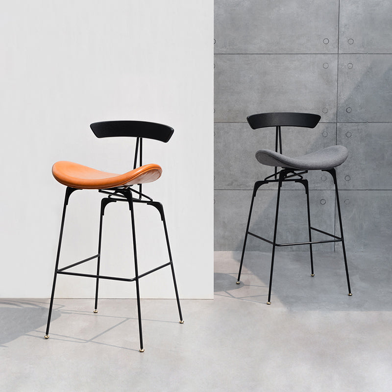 Black Iron Bar Stool Industrial Style Low Back Counter Stool with Saddle Seat Clearhalo 'Bar Furniture' 'Bar Stools' 'bar_stools' 'furn' 'furn_bar_stools' 'furniture_bar_stools' 'Kitchen & Dining Furniture' 'kitchen&dining_furn' 'kitchen' 'kitchen_furn' Furniture' 4211085