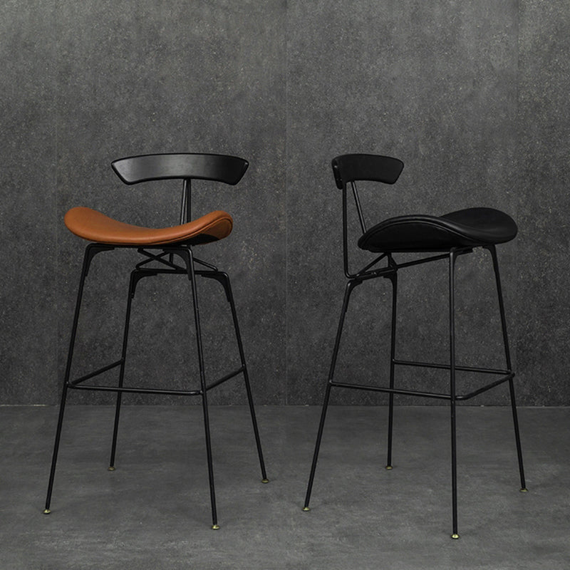 Black Iron Bar Stool Industrial Style Low Back Counter Stool with Saddle Seat Clearhalo 'Bar Furniture' 'Bar Stools' 'bar_stools' 'furn' 'furn_bar_stools' 'furniture_bar_stools' 'Kitchen & Dining Furniture' 'kitchen&dining_furn' 'kitchen' 'kitchen_furn' Furniture' 4211090