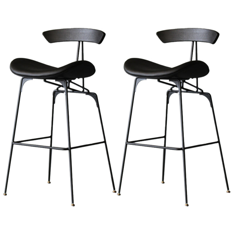 Black Iron Bar Stool Industrial Style Low Back Counter Stool with Saddle Seat Black 2 Piece Set Clearhalo 'Bar Furniture' 'Bar Stools' 'bar_stools' 'furn' 'furn_bar_stools' 'furniture_bar_stools' 'Kitchen & Dining Furniture' 'kitchen&dining_furn' 'kitchen' 'kitchen_furn' Furniture' 4211113