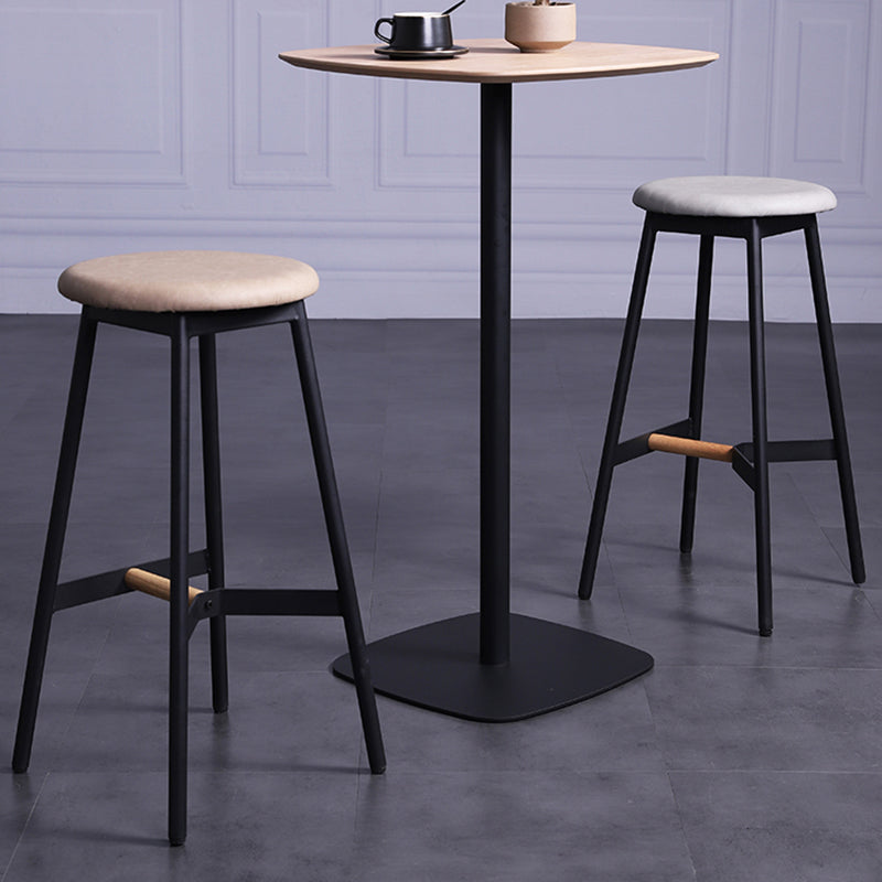 Industrial Black Counter Stools Metal Wood Backless Bar Stools with Round Seat Clearhalo 'Bar Furniture' 'Bar Stools' 'bar_stools' 'furn' 'furn_bar_stools' 'furniture_bar_stools' 'Kitchen & Dining Furniture' 'kitchen&dining_furn' 'kitchen' 'kitchen_furn' Furniture' 4211152