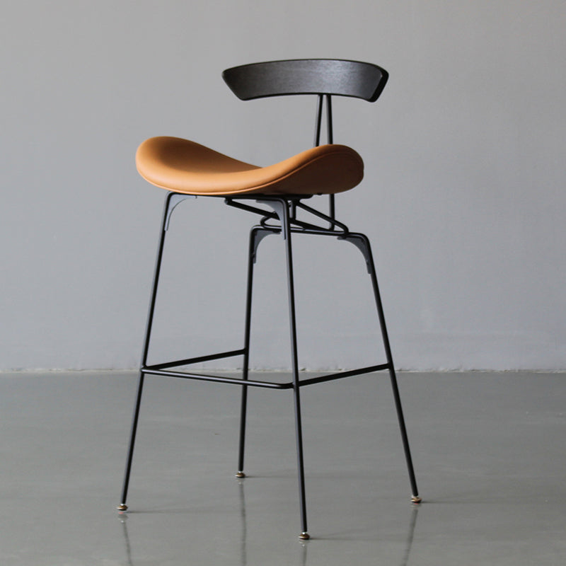 Black Iron Quilted Barstool 25.5" H Industrial Tall Stool with Contoured Seat Brown 1 Piece Clearhalo 'Bar Furniture' 'Bar Stools' 'bar_stools' 'furn' 'furn_bar_stools' 'furniture_bar_stools' 'Kitchen & Dining Furniture' 'kitchen&dining_furn' 'kitchen' 'kitchen_furn' Furniture' 4211249