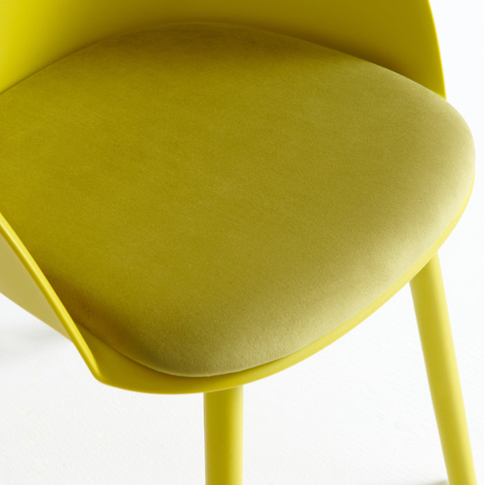 Plastic Scandinavian Style Dining Chair Dining Room Solid Back Chair with Arm Clearhalo ' kitchen&dining_furn' 'Dining Chairs' 'Dining Tables & Seating' 'dining_chair' 'Furniture' 'furniture_dining_chair' 'Kitchen & Dining Furniture' 'kitchen' 4247802