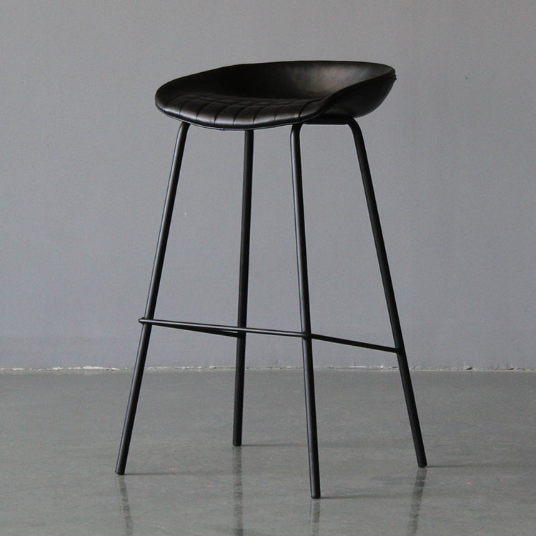 Leather Bucket Bar Stool Modern Low Back Footrest Indoor Counter and Bar Stool Gloss Black 1 Piece Clearhalo 'Bar Furniture' 'Bar Stools' 'bar_stools' 'furn' 'furn_bar_stools' 'furniture_bar_stools' 'Kitchen & Dining Furniture' 'kitchen&dining_furn' 'kitchen' 'kitchen_furn' Furniture' 4250660