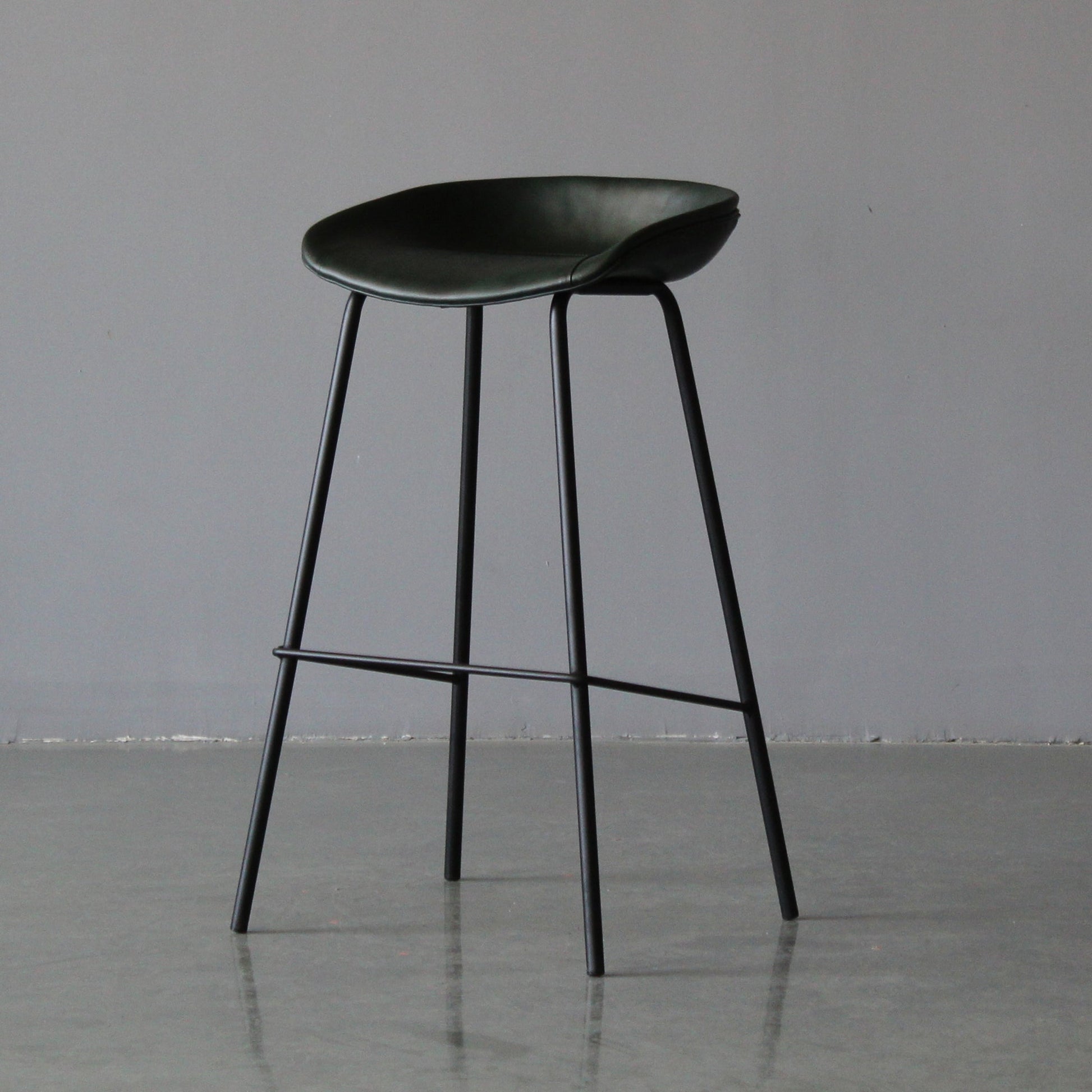 Leather Bucket Bar Stool Modern Low Back Footrest Indoor Counter and Bar Stool Blackish Green 1 Piece Clearhalo 'Bar Furniture' 'Bar Stools' 'bar_stools' 'furn' 'furn_bar_stools' 'furniture_bar_stools' 'Kitchen & Dining Furniture' 'kitchen&dining_furn' 'kitchen' 'kitchen_furn' Furniture' 4250678