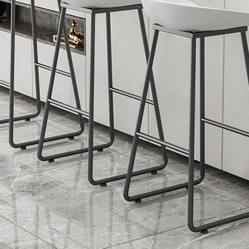 Contemporary Bucket Counter Bar Stool Armless Plastic Bar Stool with Footrest, Iron Base Clearhalo 'Bar Furniture' 'Bar Stools' 'bar_stools' 'furn' 'furn_bar_stools' 'furniture_bar_stools' 'Kitchen & Dining Furniture' 'kitchen&dining_furn' 'kitchen' 'kitchen_furn' Furniture' 4259042