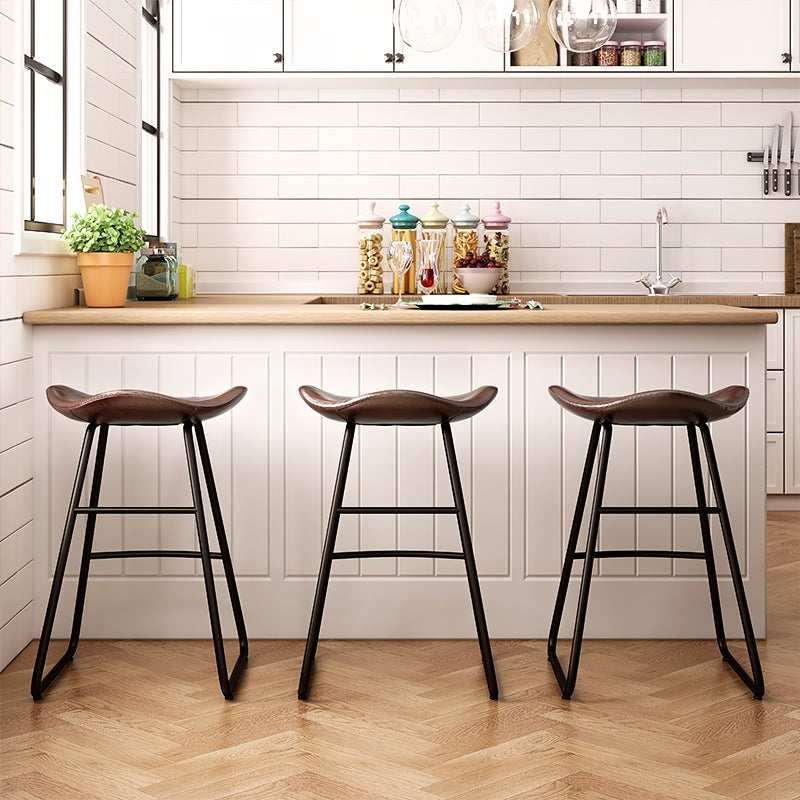 Glam Counter Bar Stool Armless Leather Indoor Bar Stool with Footrest Iron Base Clearhalo 'Bar Furniture' 'Bar Stools' 'bar_stools' 'furn' 'furn_bar_stools' 'furniture_bar_stools' 'Kitchen & Dining Furniture' 'kitchen&dining_furn' 'kitchen' 'kitchen_furn' Furniture' 4275477