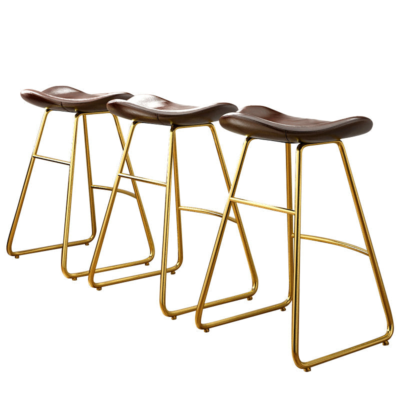 Glam Counter Bar Stool Armless Leather Indoor Bar Stool with Footrest Iron Base Clearhalo 'Bar Furniture' 'Bar Stools' 'bar_stools' 'furn' 'furn_bar_stools' 'furniture_bar_stools' 'Kitchen & Dining Furniture' 'kitchen&dining_furn' 'kitchen' 'kitchen_furn' Furniture' 4275483