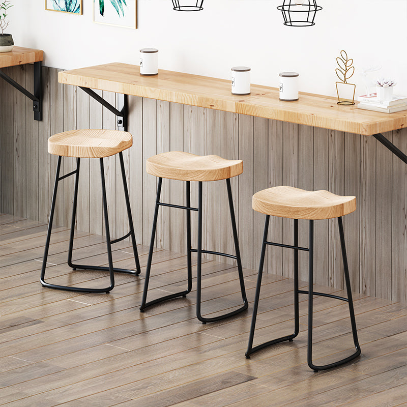 Wood Modern Bar Stool Backless Natural Contoured Seat Stool with Iron Legs Clearhalo 'Bar Furniture' 'Bar Stools' 'bar_stools' 'furn' 'furn_bar_stools' 'furniture_bar_stools' 'Kitchen & Dining Furniture' 'kitchen&dining_furn' 'kitchen' 'kitchen_furn' Furniture' 4275702
