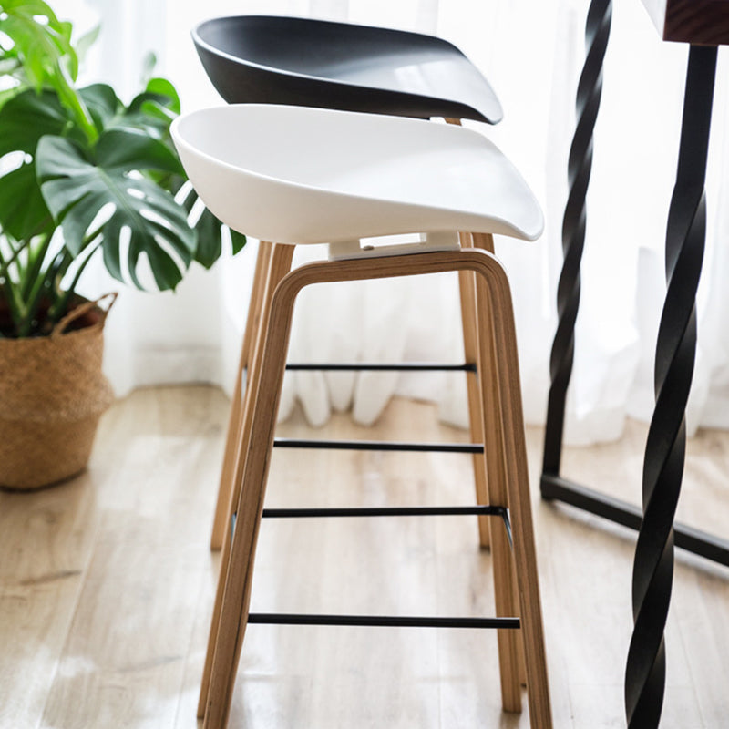 Modern Plastic Counter Stool Footrest Low Back Bucket Coffee Shop Bar Stool with Wood Legs Clearhalo 'Bar Furniture' 'Bar Stools' 'bar_stools' 'furn' 'furn_bar_stools' 'furniture_bar_stools' 'Kitchen & Dining Furniture' 'kitchen&dining_furn' 'kitchen' 'kitchen_furn' Furniture' 4275816