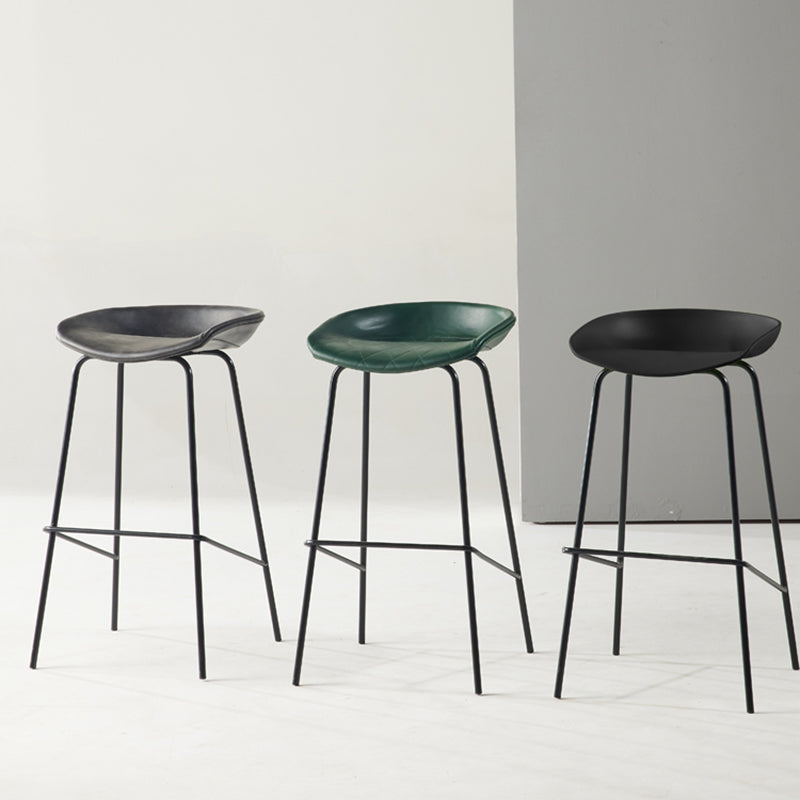 Scandinavian Metal Black Counter Stools Bucket Seat Bar Stools with Footrest Clearhalo 'Bar Furniture' 'Bar Stools' 'bar_stools' 'furn' 'furn_bar_stools' 'furniture_bar_stools' 'Kitchen & Dining Furniture' 'kitchen&dining_furn' 'kitchen' 'kitchen_furn' Furniture' 4290056