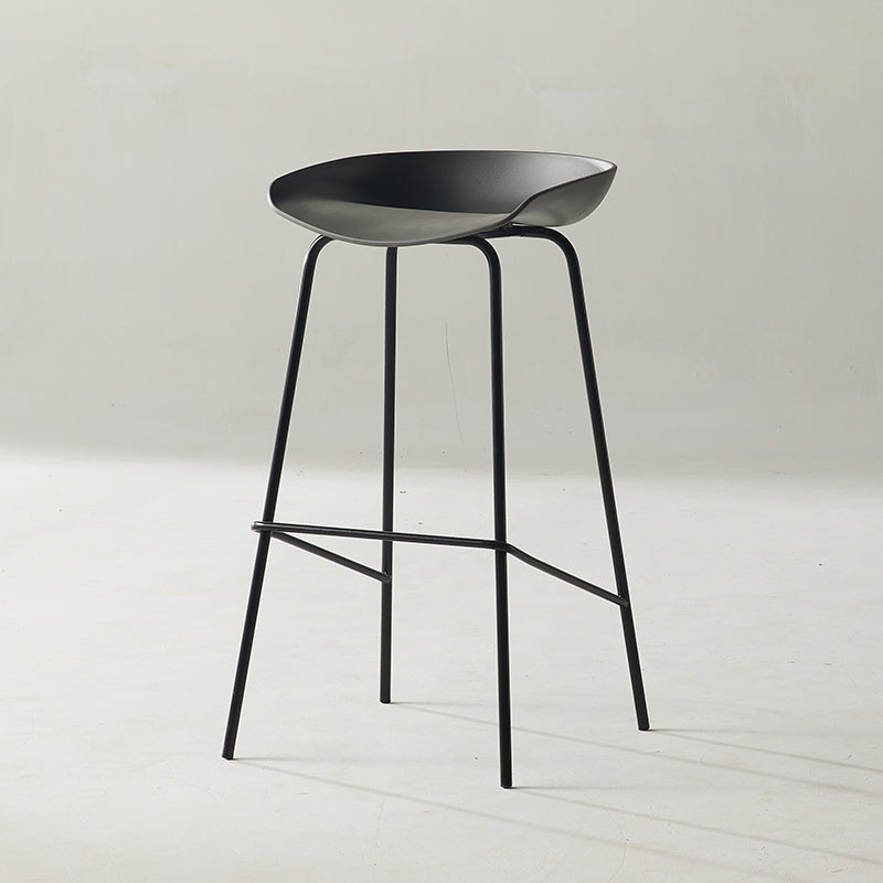 Scandinavian Metal Black Counter Stools Bucket Seat Bar Stools with Footrest Light Gray 1 Piece Clearhalo 'Bar Furniture' 'Bar Stools' 'bar_stools' 'furn' 'furn_bar_stools' 'furniture_bar_stools' 'Kitchen & Dining Furniture' 'kitchen&dining_furn' 'kitchen' 'kitchen_furn' Furniture' 4290077