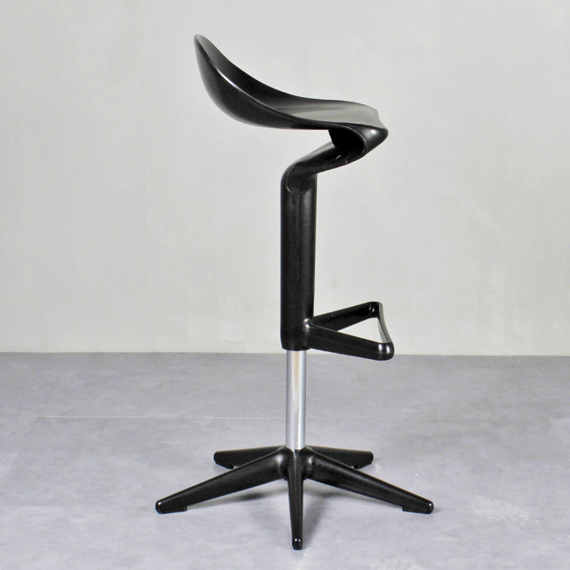 Dinning Room Modern Plastic Barstool Rotating Lifting Macron Bar Stool with Backrests Black 1 Piece Clearhalo 'Bar Furniture' 'Bar Stools' 'bar_stools' 'furn' 'furn_bar_stools' 'furniture_bar_stools' 'Kitchen & Dining Furniture' 'kitchen&dining_furn' 'kitchen' 'kitchen_furn' Furniture' 4290237