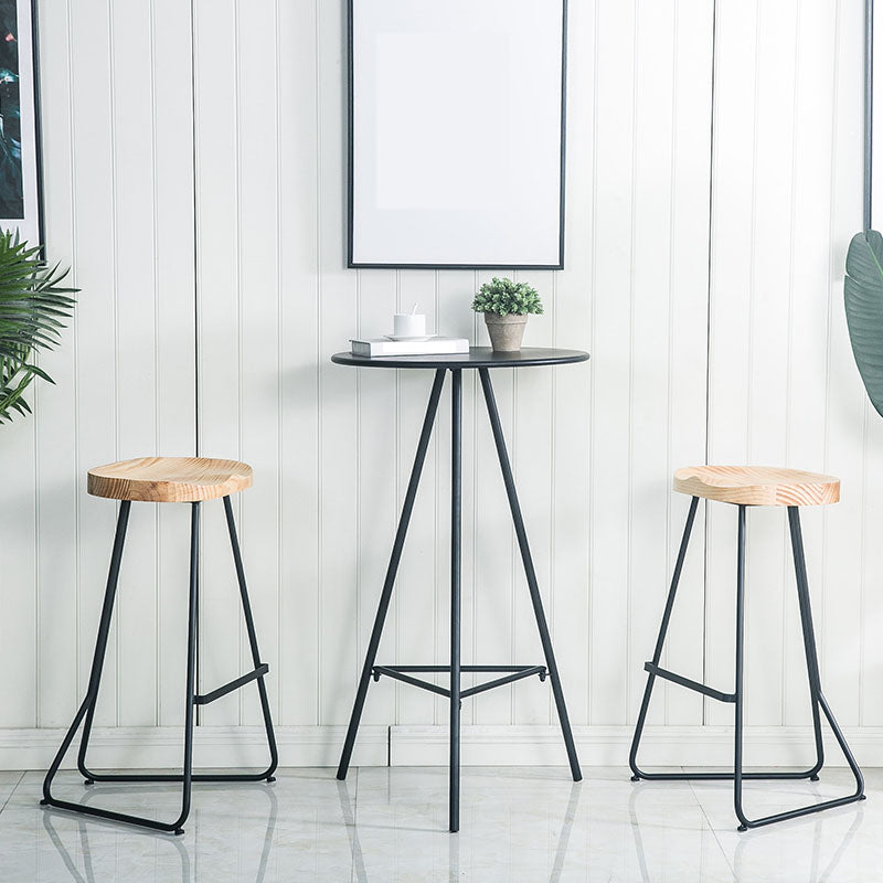 Round Indoor Industrial Bar Dining Table Iron Tripod Pedestal Bistro Table with Footrest Clearhalo 'Bar Furniture' 'Bar Tables' 'bar_tables' 'furn' 'furn_bar_tables' 'Furniture' 'furniture_bar_tables' 'Kitchen & Dining Furniture' 'kitchen&dining_furn' 'kitchen' 4296247