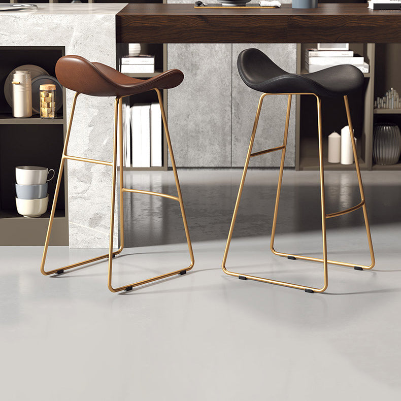 Glam Leather Bar Stools Patio Bar Stool with Iron Legs and Low Back Clearhalo 'Bar Furniture' 'Bar Stools' 'bar_stools' 'furn' 'furn_bar_stools' 'furniture_bar_stools' 'Kitchen & Dining Furniture' 'kitchen&dining_furn' 'kitchen' 'kitchen_furn' Furniture' 4296879
