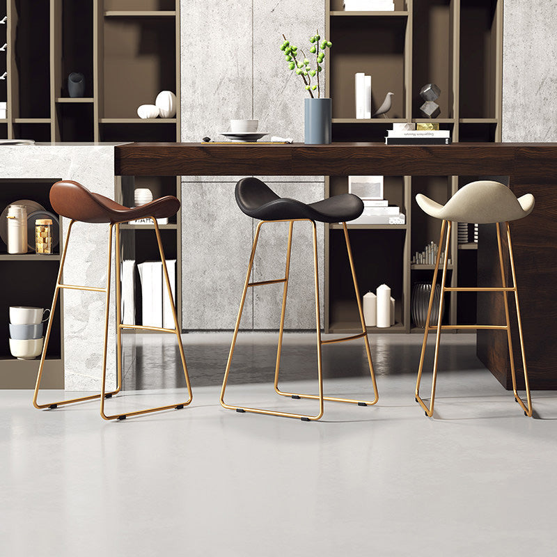 Glam Leather Bar Stools Patio Bar Stool with Iron Legs and Low Back Clearhalo 'Bar Furniture' 'Bar Stools' 'bar_stools' 'furn' 'furn_bar_stools' 'furniture_bar_stools' 'Kitchen & Dining Furniture' 'kitchen&dining_furn' 'kitchen' 'kitchen_furn' Furniture' 4296881